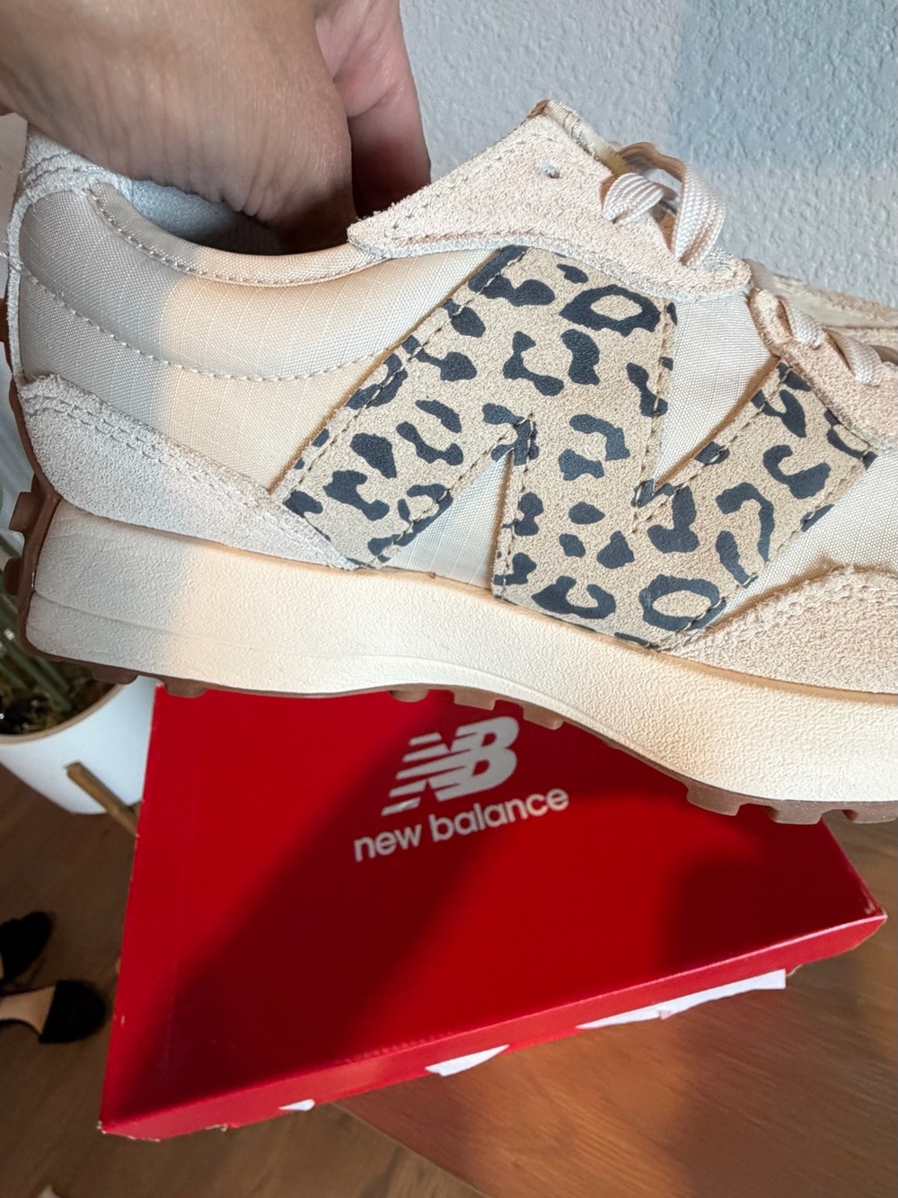 New Balance Exclusive 327 Sneakers
Linen/Sea Salt/Leopard - 9.5 - Picture 12 of 13